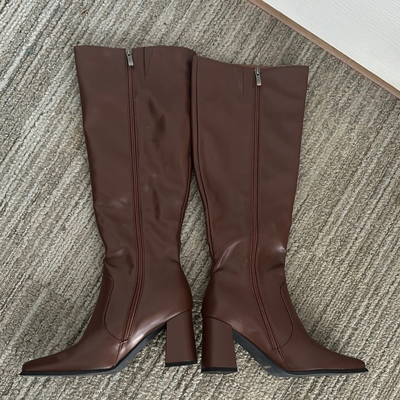 Brown Leather Heeled Boots - Picture 2 of 2